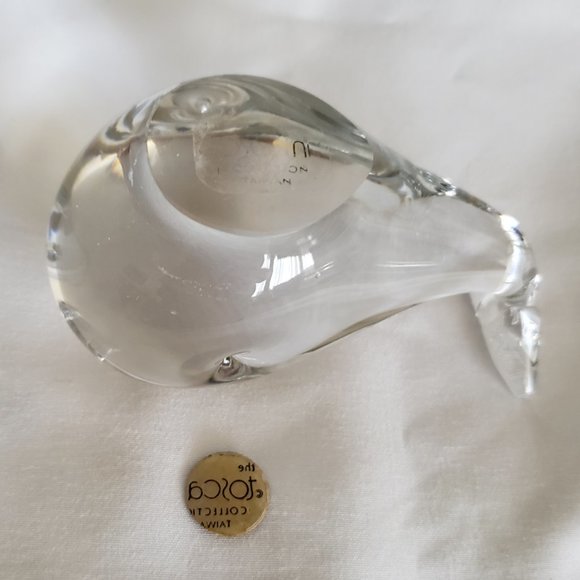 The ©Toscany Collection Clear Glass Whale Figurine/Paperweight - Picture 5 of 6